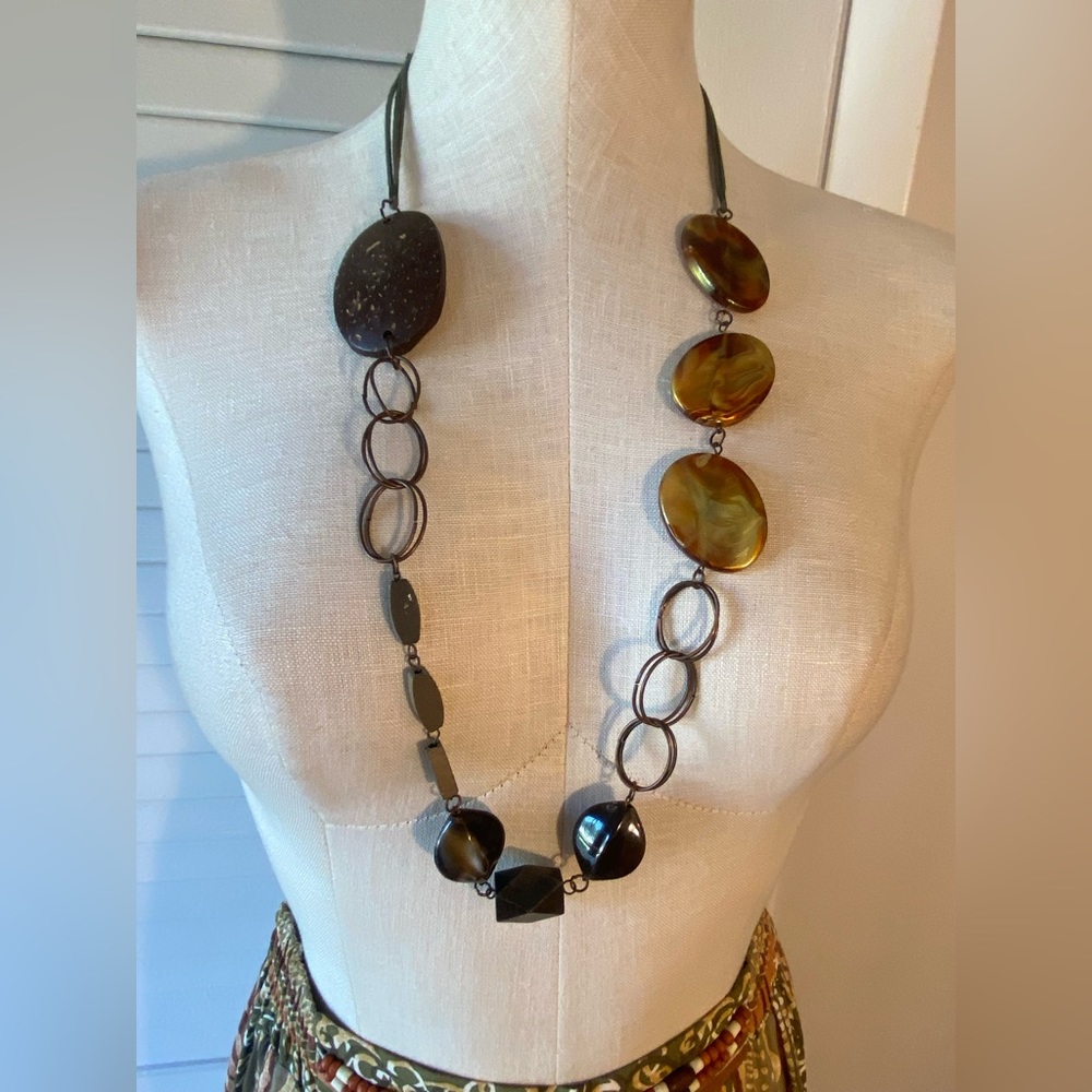 Vintage 1980’s Large chain & Decal  Necklace- 34 Inches